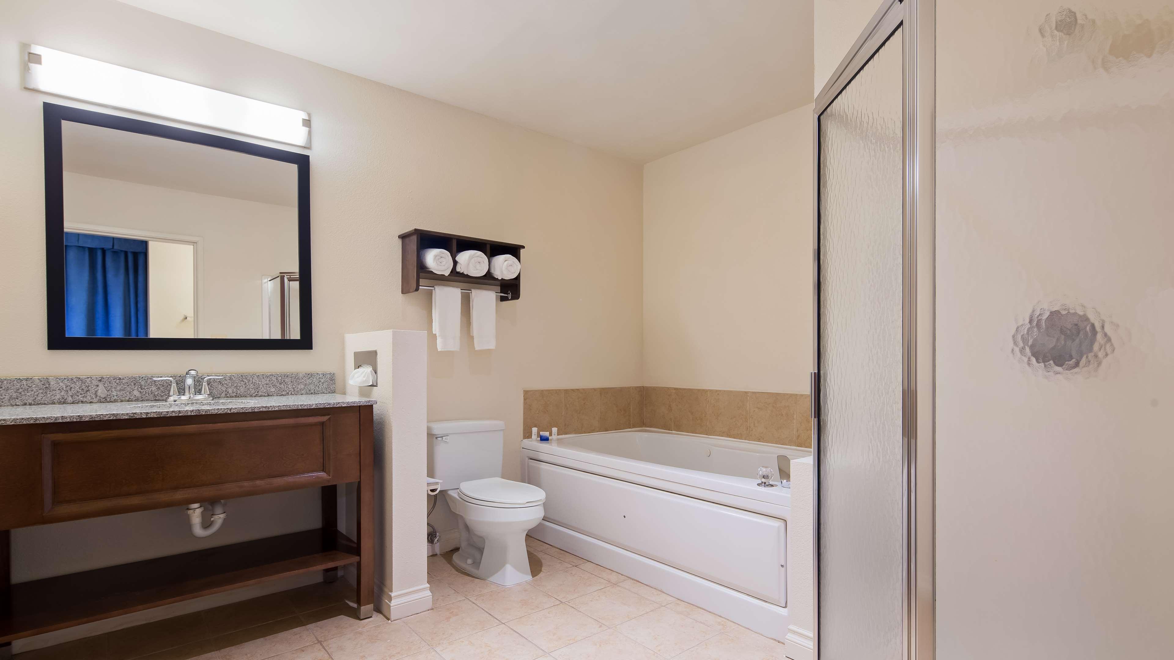 Western Blue Water Bridge Hotel 3*
