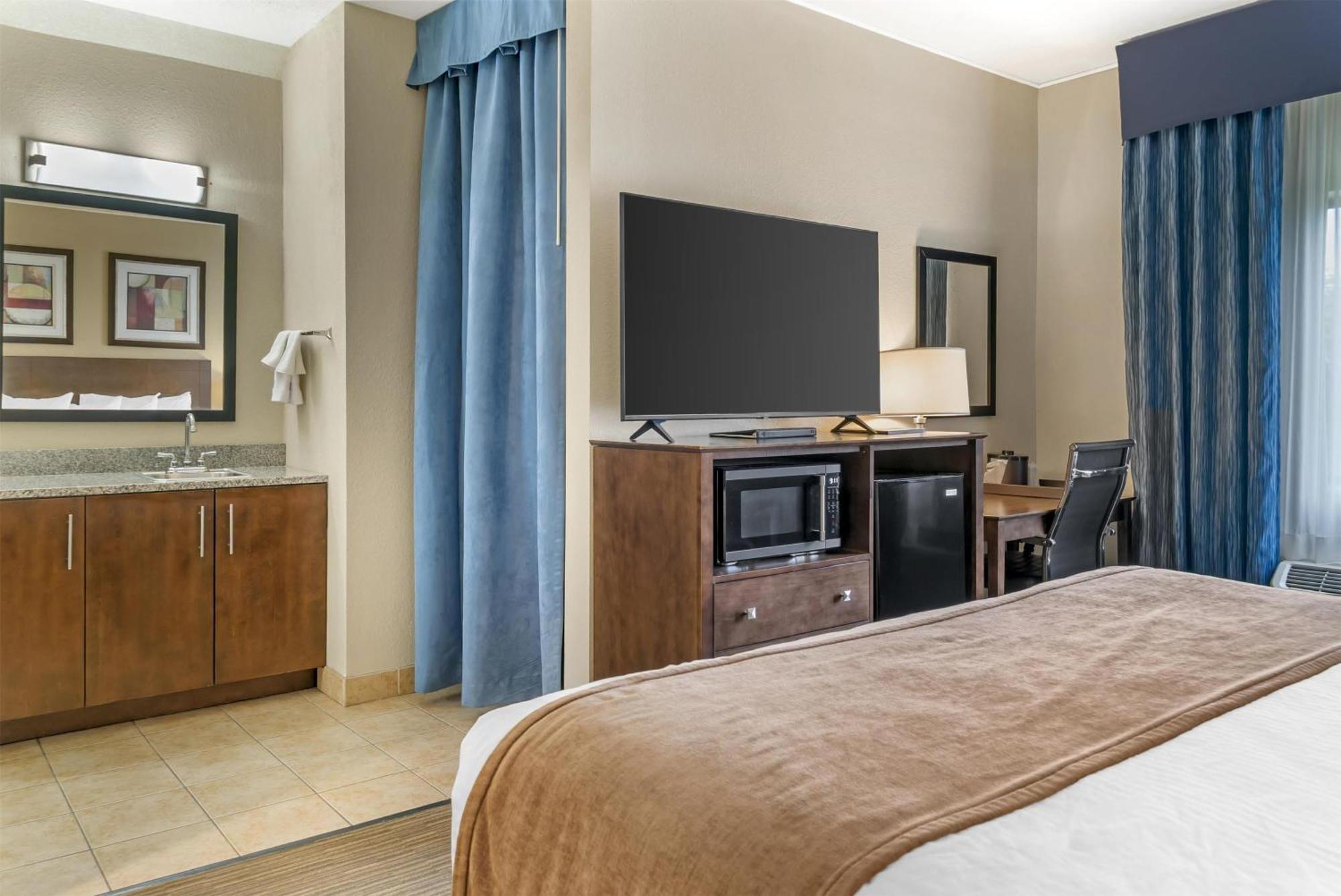 Hotel Western Blue Water Bridge 3*