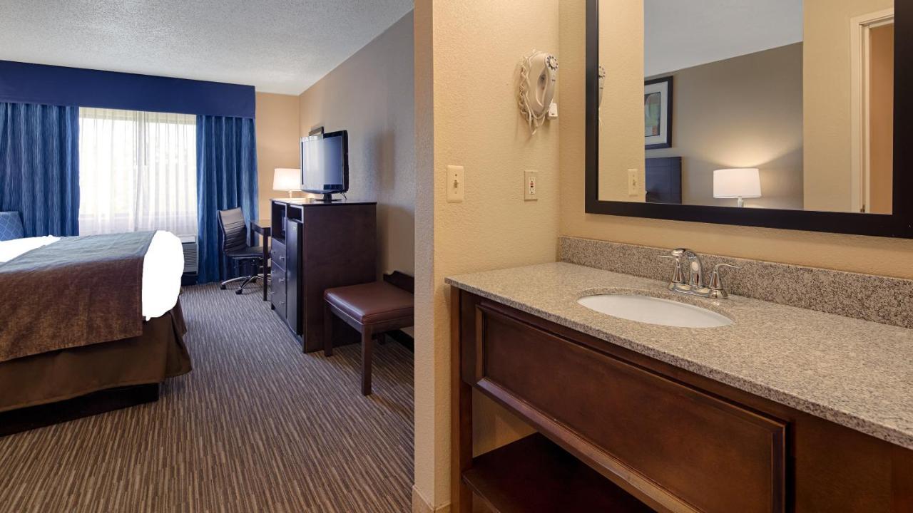 Western Blue Water Bridge Hotel